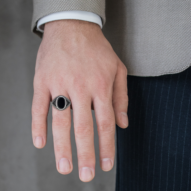 Ovaler schwarzer Onyxring unisex Ringe Detallado N.3