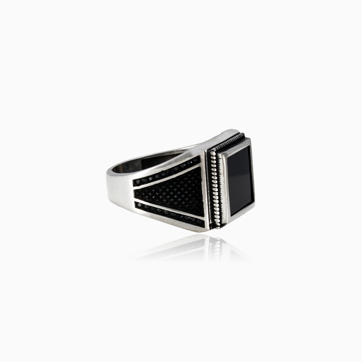 Square onyx and spinels man Rings Detallado N.2