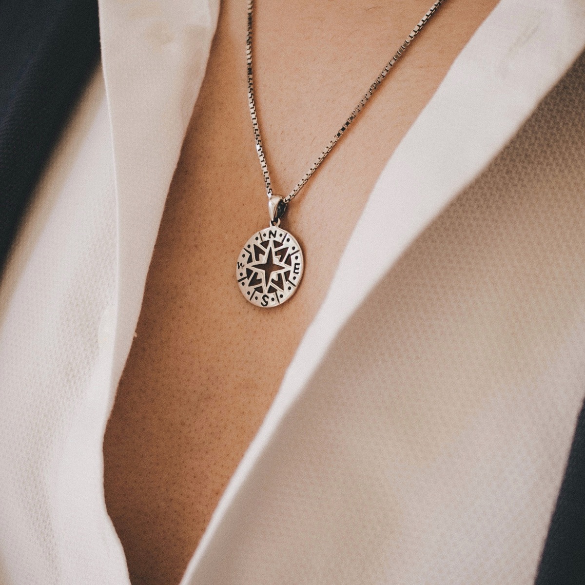 Wind rose man Pendants Simbólico N.2