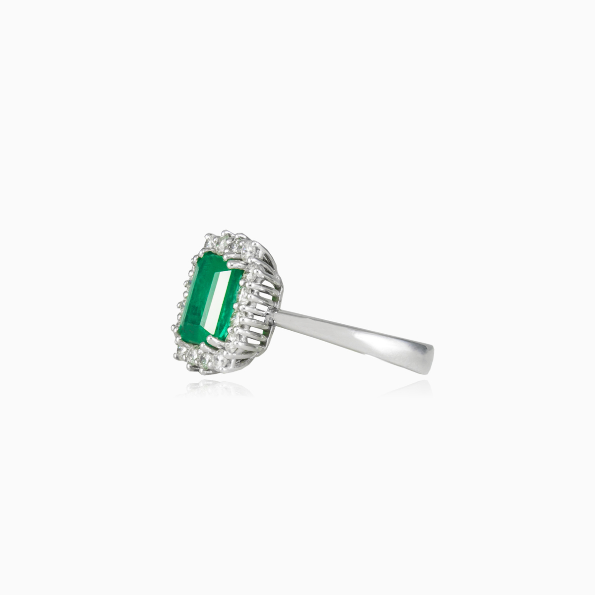 Royal emerald ring woman Engagement rings Brillantino N.2